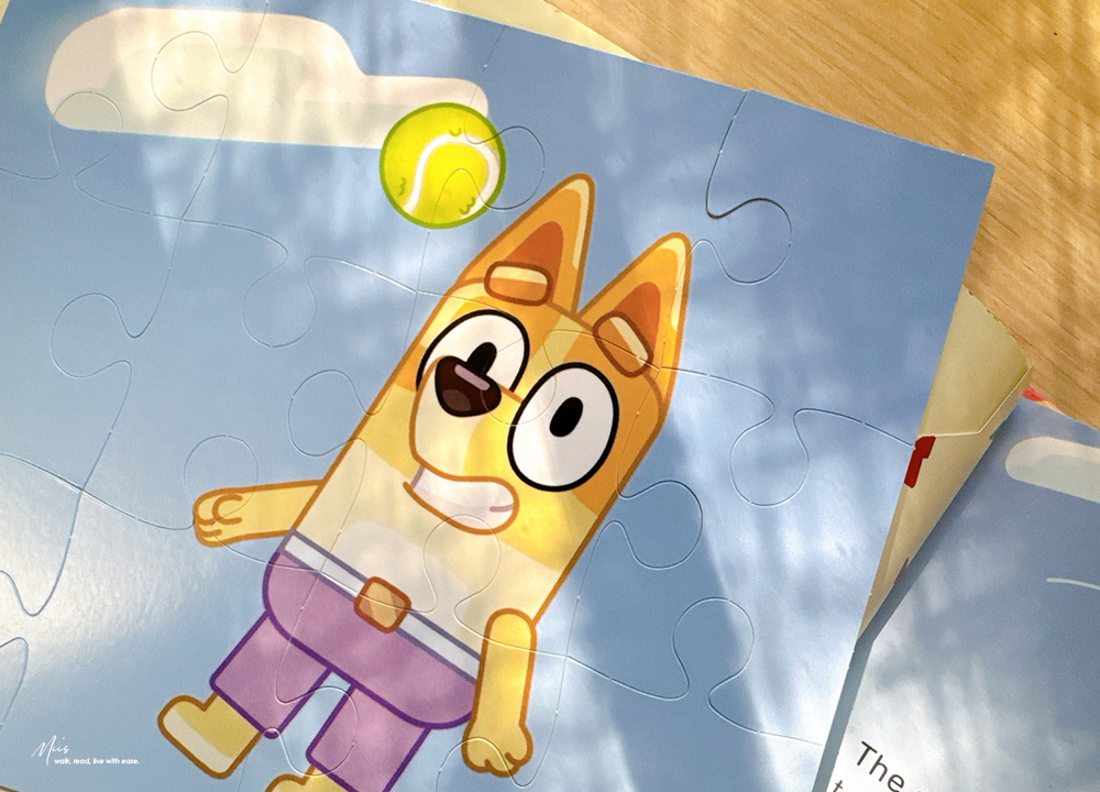 超值聖誕禮物書|Bluey:Bartlebee’s First Christmas|除了故事還有五份驚喜小禮物,生活化英語句型從動畫走進繪本裡 - 第9張圖 超值聖誕禮物書|Bluey:Bartlebee’s First Christmas|除了故事還有五份驚喜小禮物,生活化英語句型從動畫走進繪本裡