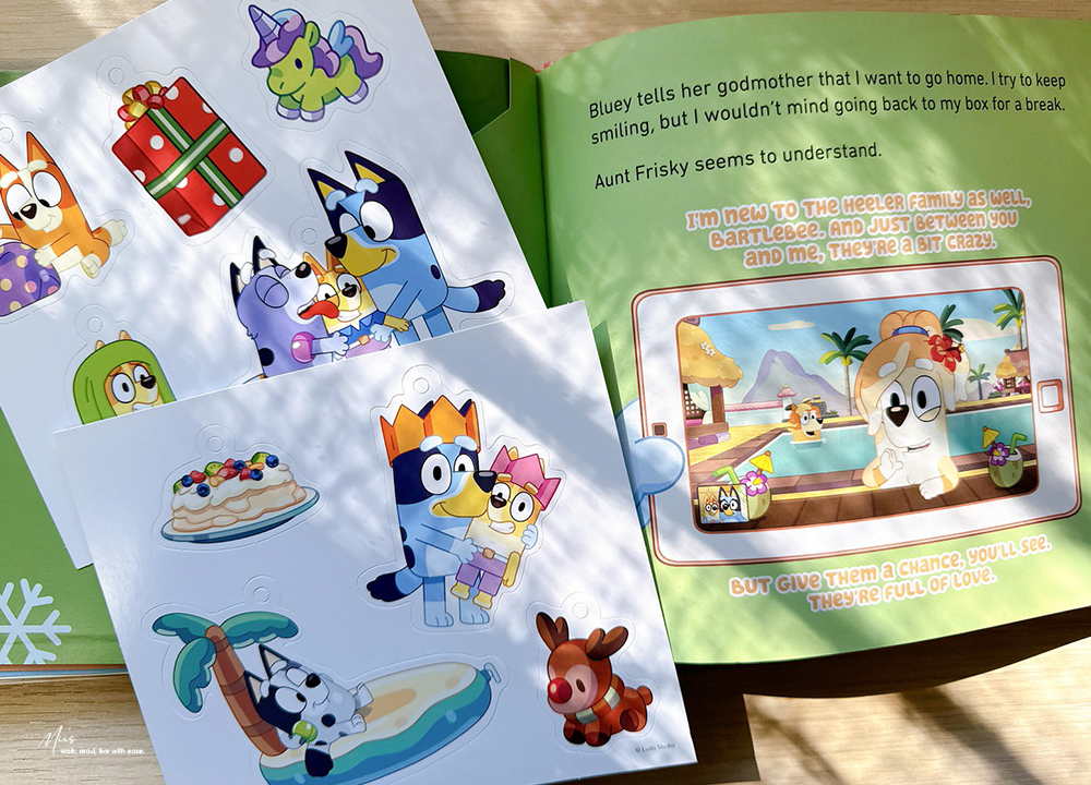 超值聖誕禮物書|Bluey:Bartlebee’s First Christmas|除了故事還有五份驚喜小禮物,生活化英語句型從動畫走進繪本裡 - 第12張圖 超值聖誕禮物書|Bluey:Bartlebee’s First Christmas|除了故事還有五份驚喜小禮物,生活化英語句型從動畫走進繪本裡