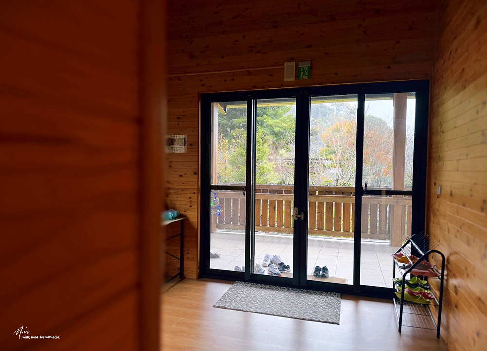 新竹五峰・巴奈築夢園｜告別昆蟲侵擾、木屋、獨享屋，與楓葉共舞的森林聚會（木屋住宿/露營）