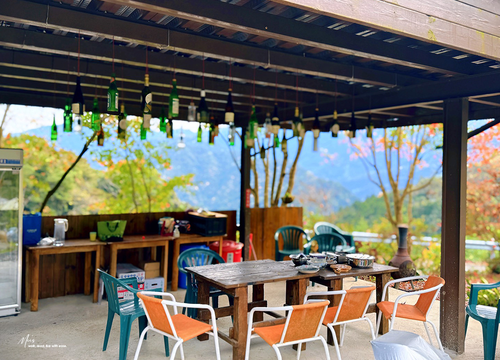 新竹五峰・巴奈築夢園｜告別昆蟲侵擾、木屋、獨享屋，與楓葉共舞的森林聚會（木屋住宿/露營）