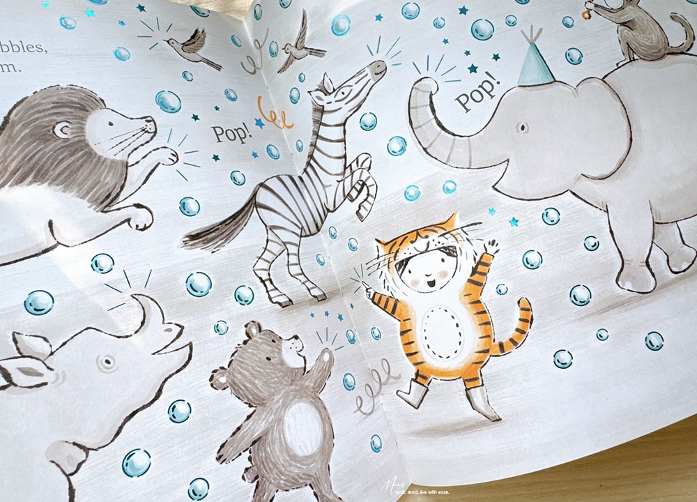 收藏級繪本｜Ollie’s Birthday Surprise，跟著 Ollie 穿梭銀河色調的冒險，學會分享與慶祝的快樂