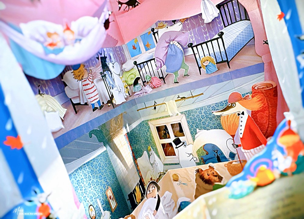 立體書推薦｜A Year in the Moominhouse．360度立體展開，從春夏秋冬認識時間流動（嚕嚕米旋轉木馬書）