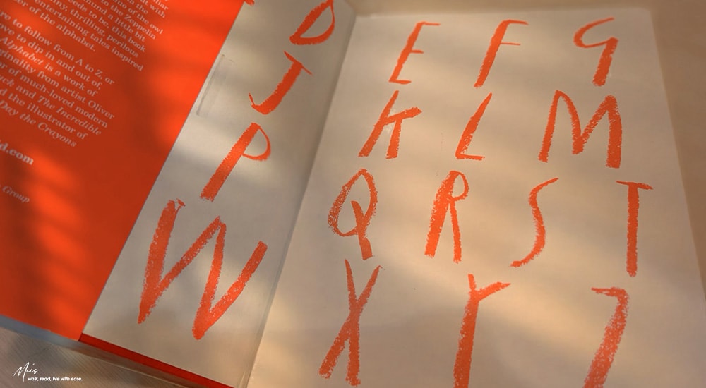 Once Upon an Alphabet|26個字母,26個荒謬小故事,比起傳統ABC書更值得收藏,讓英語閱讀變得有趣,幽默感是最好的老師 - 第1張圖 Once Upon an Alphabet|26個字母,26個荒謬小故事,比起傳統ABC書更值得收藏,讓英語閱讀變得有趣,幽默感是最好的老師