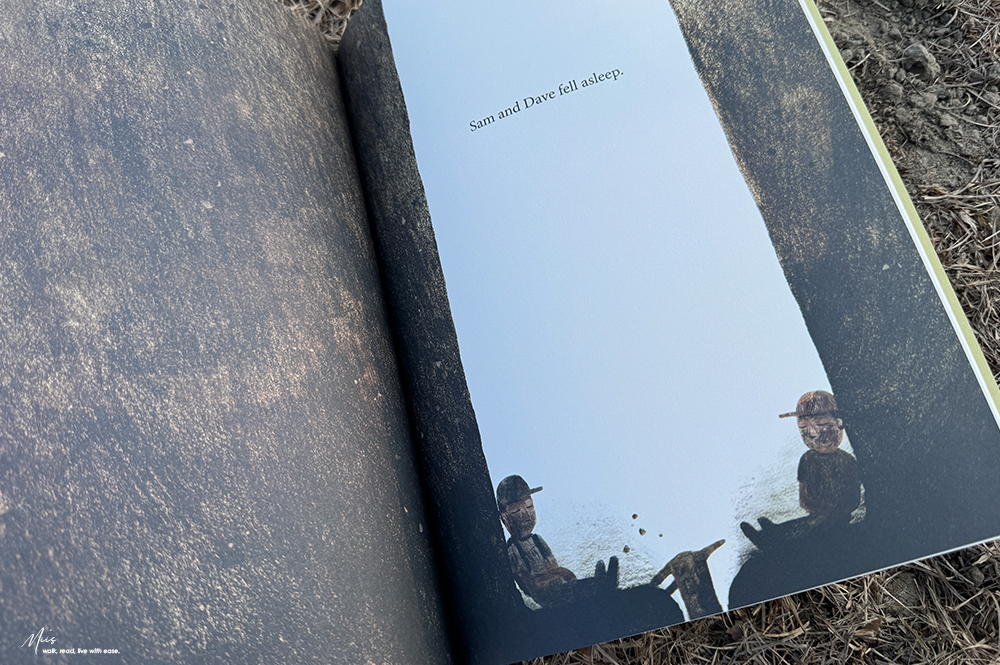 Mac Barnett x Jon Klassen黃金組合｜Sam and Dave Dig a Hole，用最少的字說最荒謬的故事，忍不住一看再看的幽默繪本