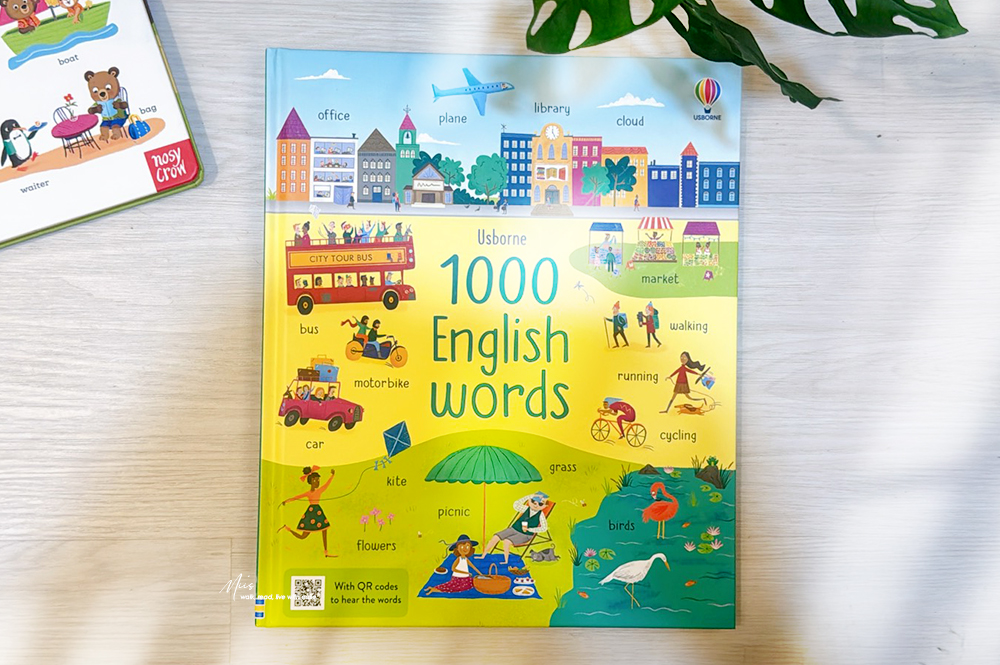 從硬頁操作到主題字典｜Bizzy Bear’s Big Book of Words x 1000 English Words 用趣味圖鑑(附音檔)，建立生活英語字庫